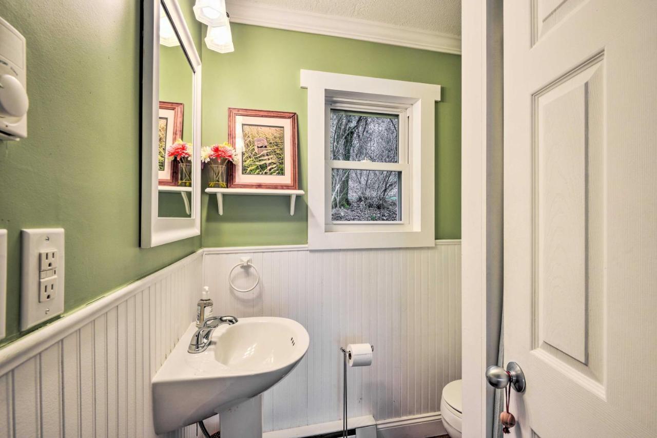 Waterfront Cottage On Sawmill Bay With Deck! Clayton Esterno foto